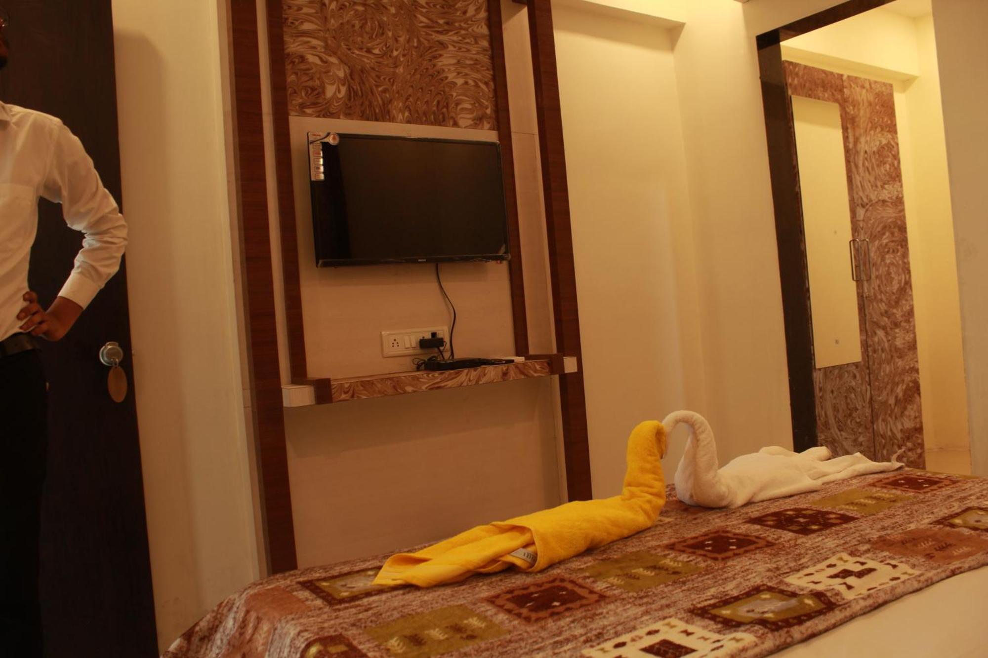Hotel Skylark วาปี ภายนอก รูปภาพ
