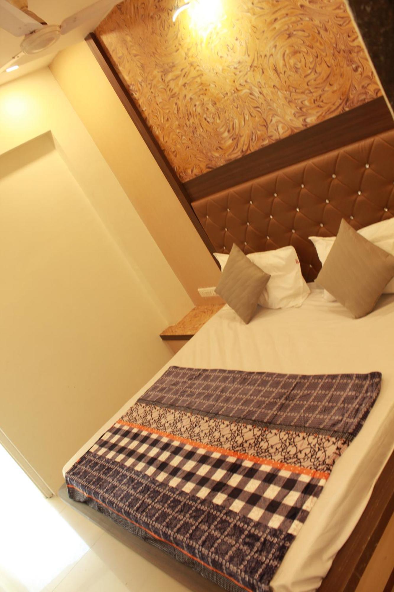 Hotel Skylark วาปี ภายนอก รูปภาพ