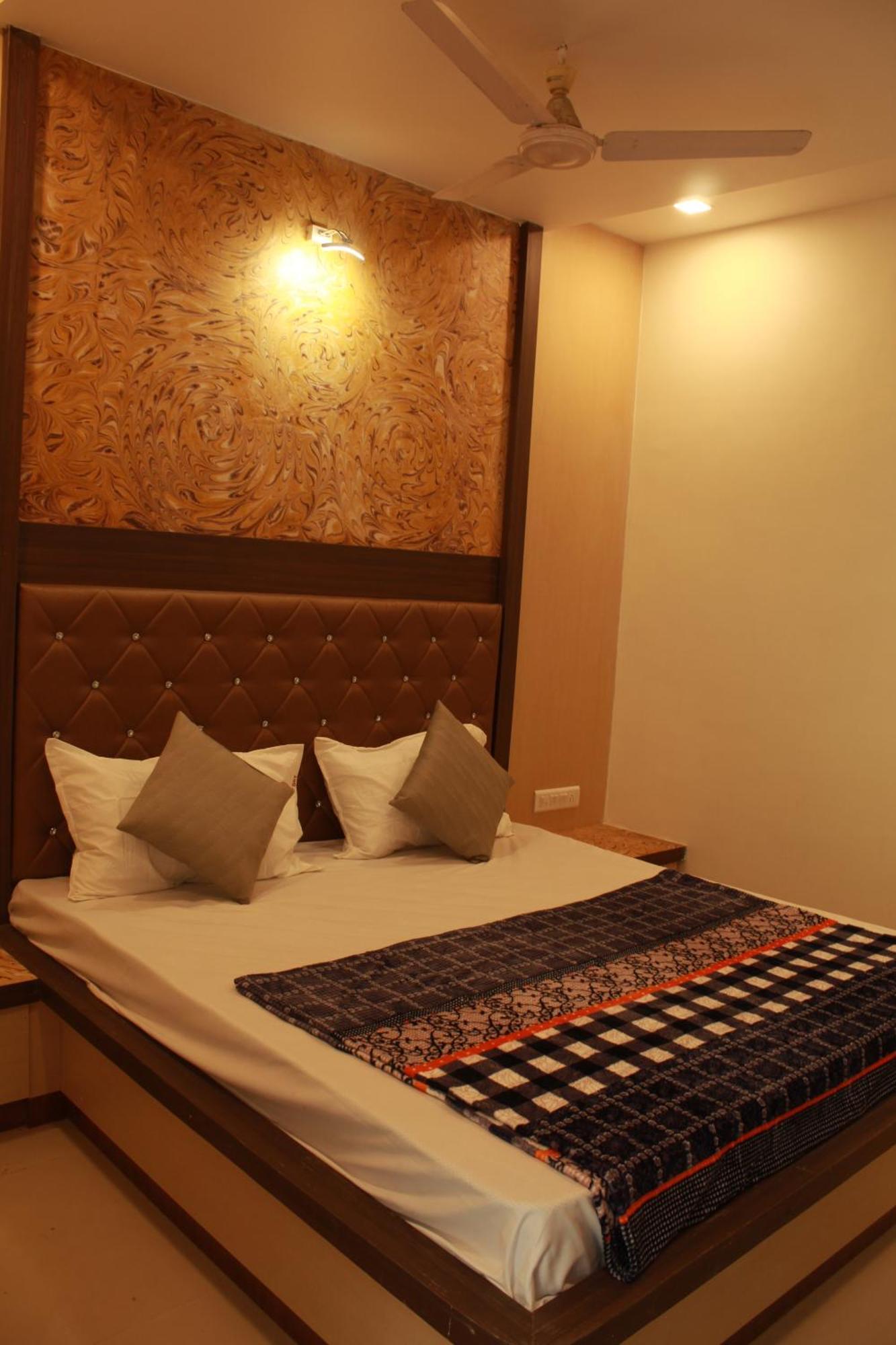 Hotel Skylark วาปี ภายนอก รูปภาพ