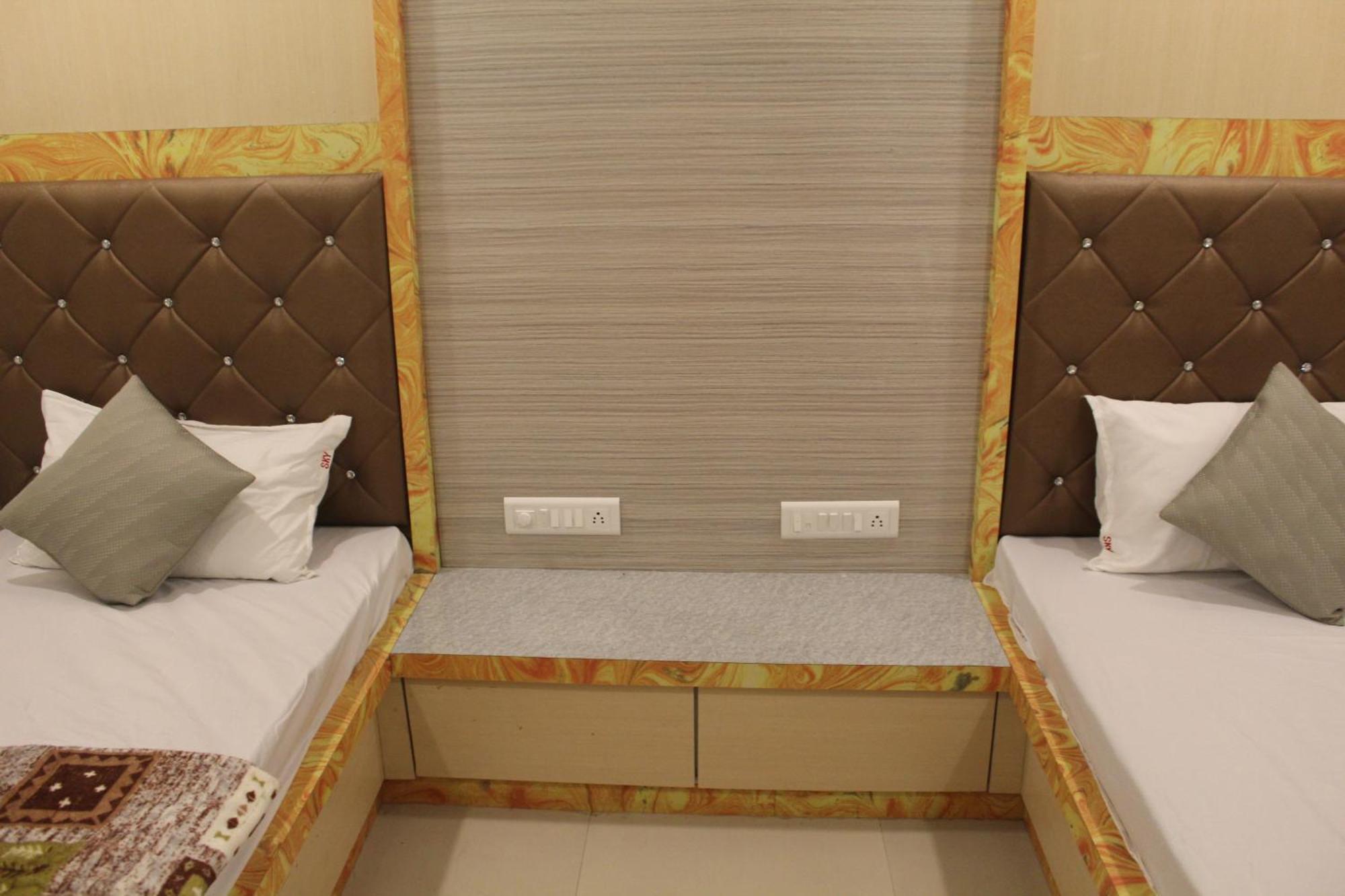 Hotel Skylark วาปี ภายนอก รูปภาพ