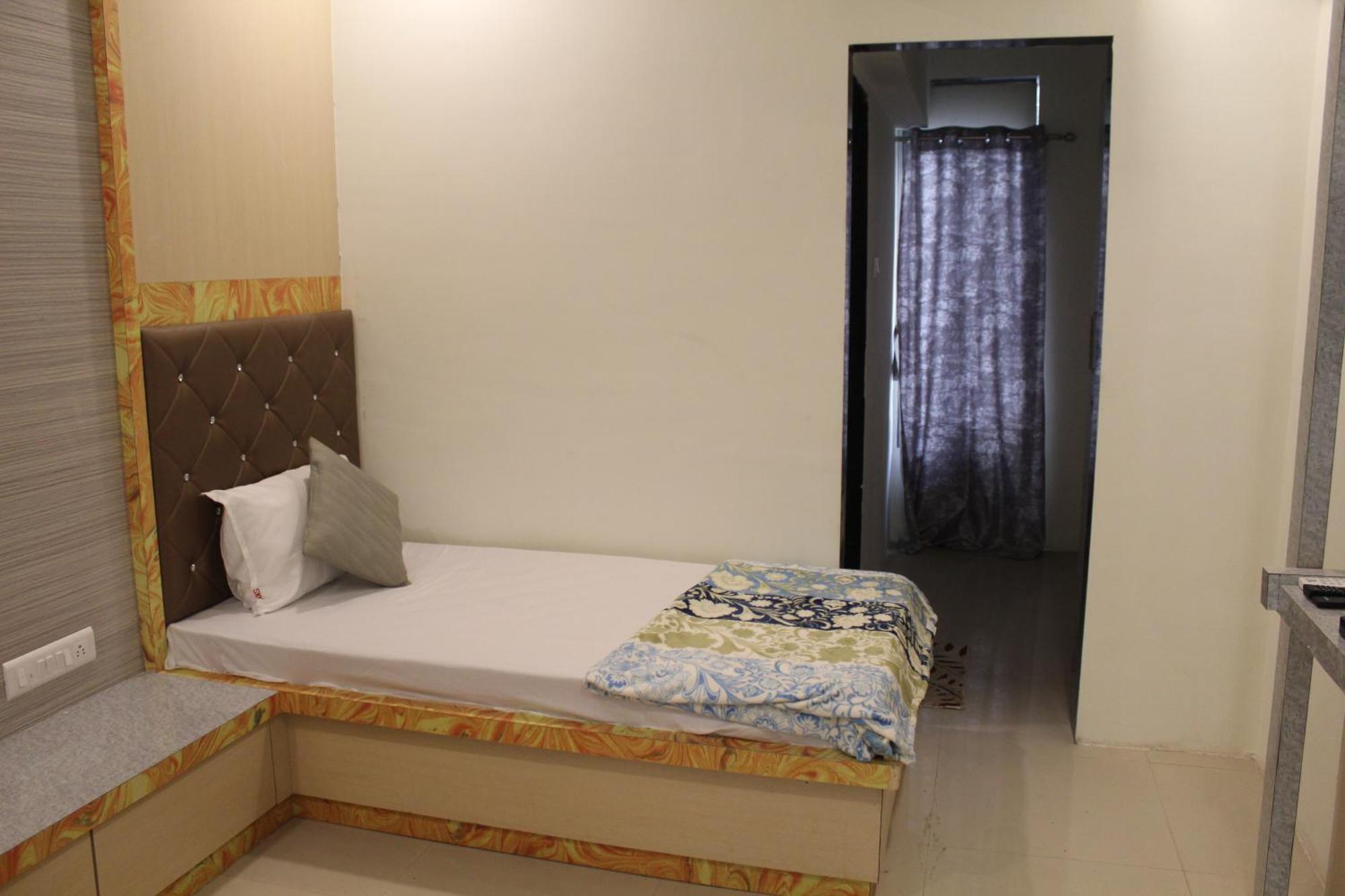 Hotel Skylark วาปี ภายนอก รูปภาพ
