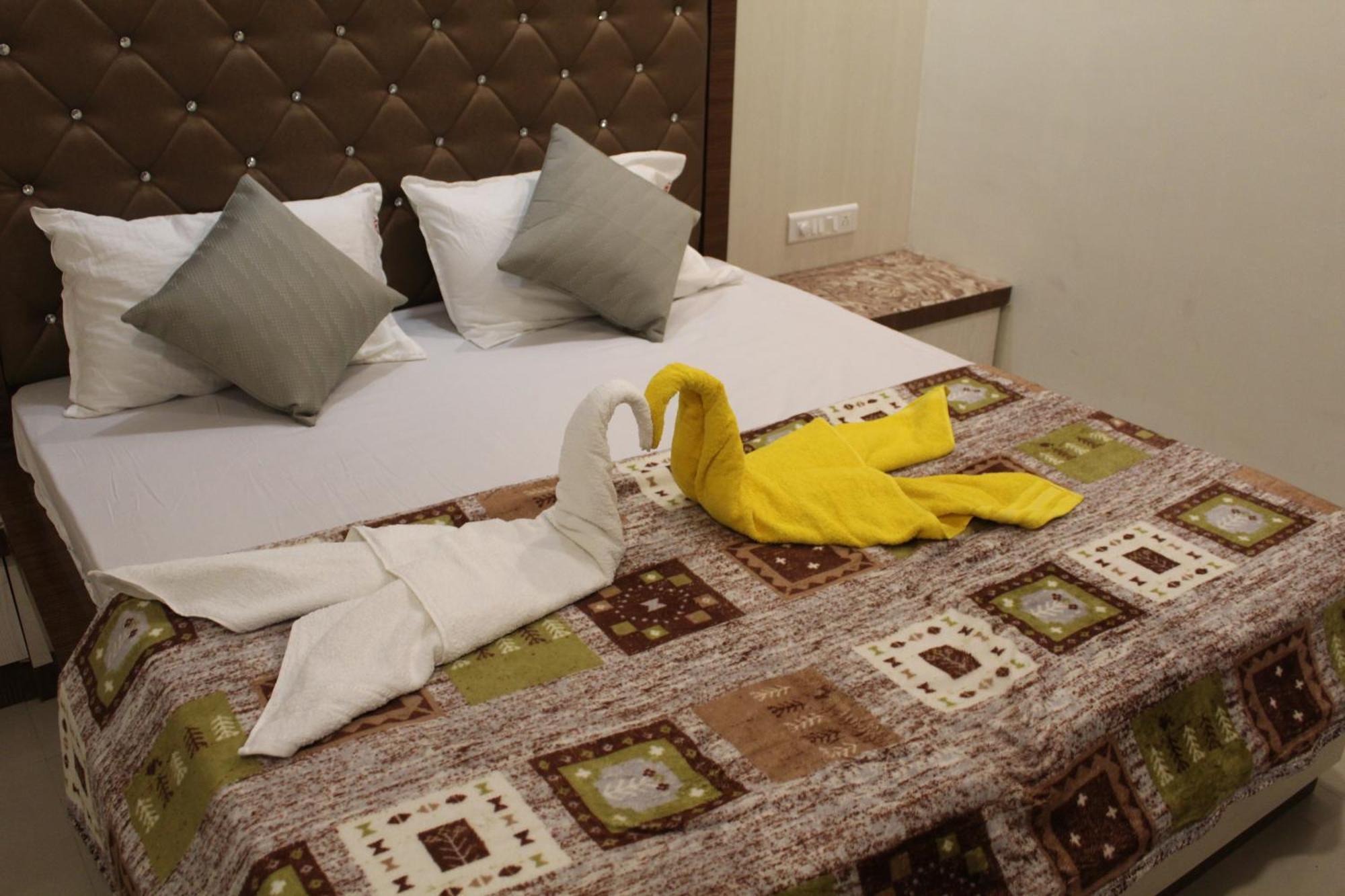 Hotel Skylark วาปี ภายนอก รูปภาพ