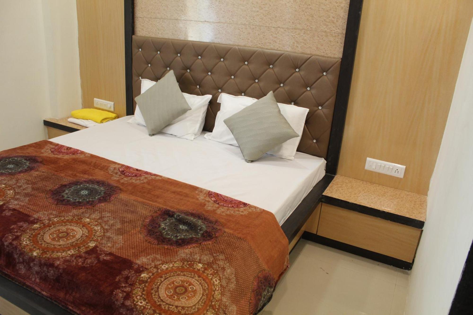Hotel Skylark วาปี ภายนอก รูปภาพ