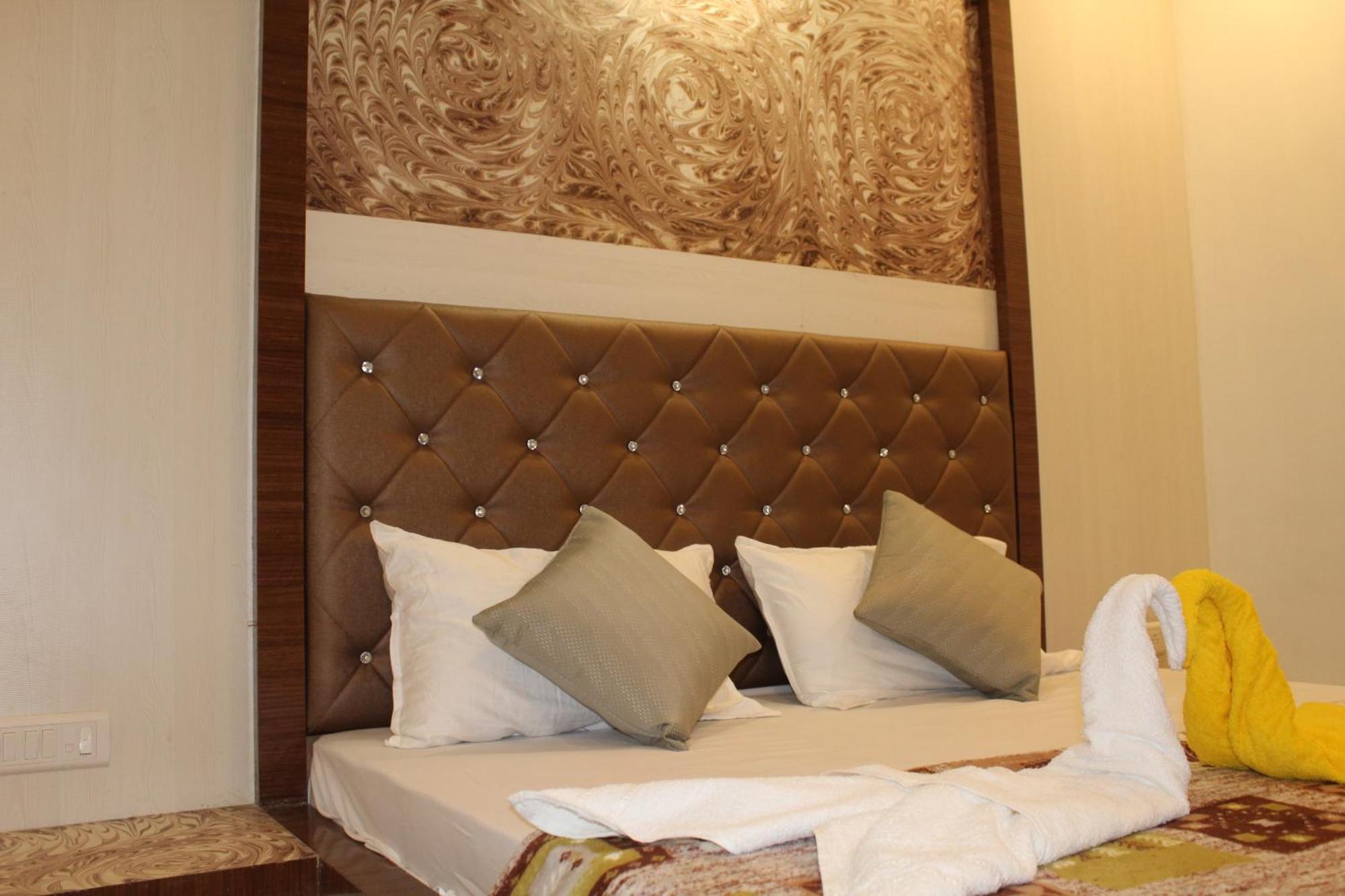 Hotel Skylark วาปี ภายนอก รูปภาพ