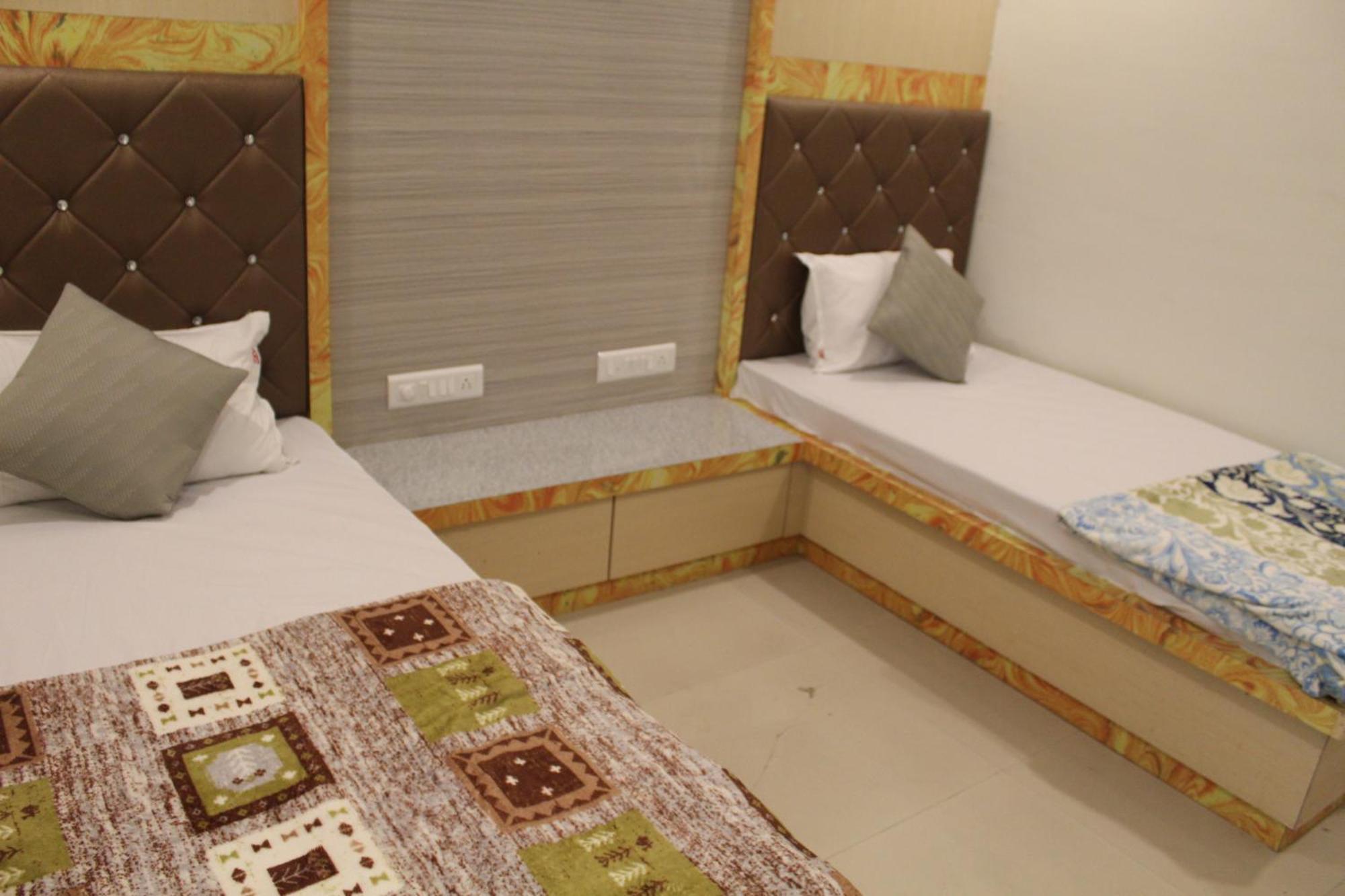 Hotel Skylark วาปี ภายนอก รูปภาพ